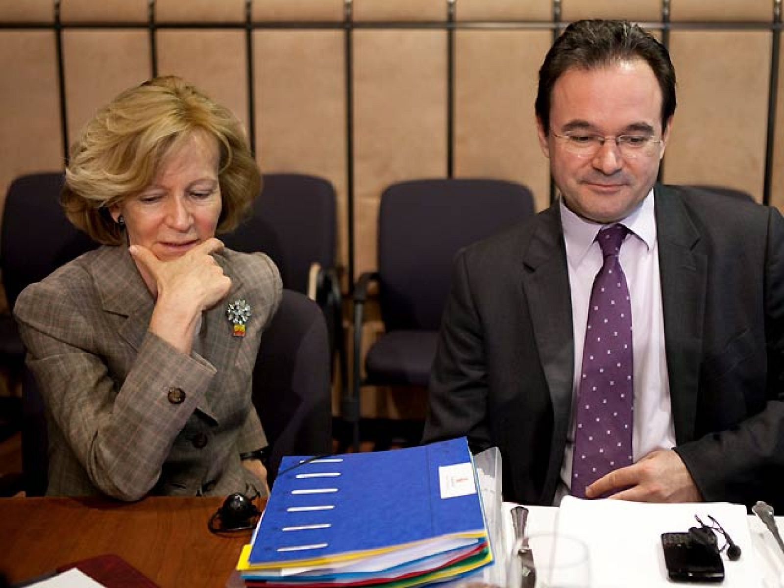 El Eurogrupo ve "valientes" las medidas de ajuste de España pero no aclara si serán suficientes | Ver