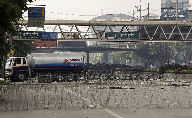 El Gobierno tailandés sólo negociará si los "camisas rojas" levantan sus campamentos