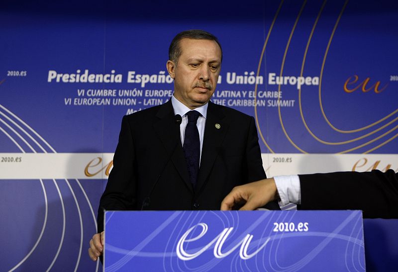 Erdogan pide al mundo que apoye su pacto con Irán "en nombre de la paz mundial"