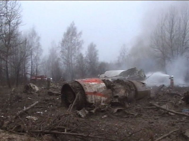 Rusia identifica a personas ajenas a la tripulación en la cabina del avión siniestrado de Kaczynski