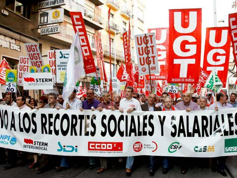 Miles de funcionarios se manifiestan en las capitales contra los recortes del Gobierno