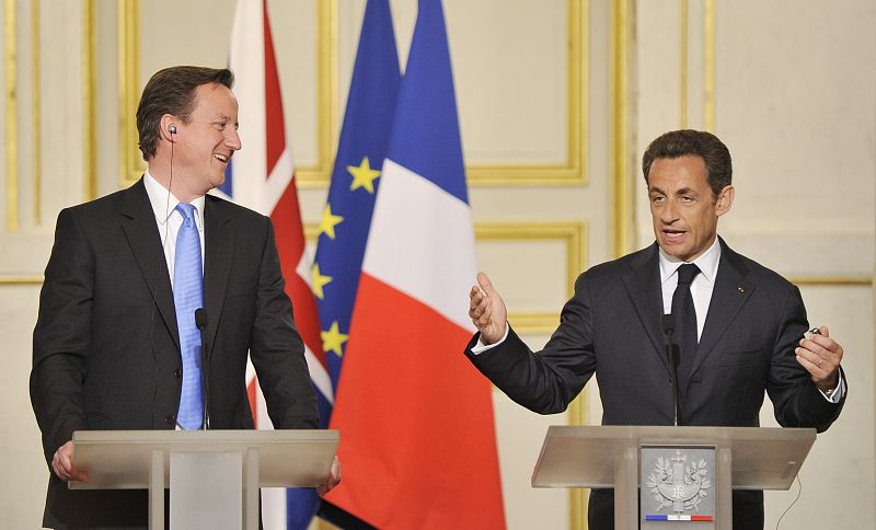 Cameron hace un guiño a Francia en su simbólico primer viaje al extranjero