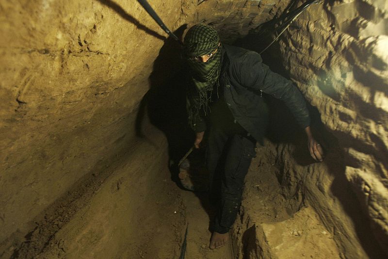 El Ejército israelí mata a dos milicianos palestinos después de bombardear los túneles de Gaza