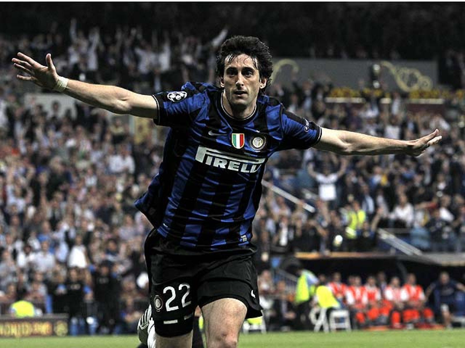 El delantero argentino Diego Milito ha marcado los dos goles de la final de la Champions, que ha coronado al Inter de Milán como el nuevo Rey de Europa.