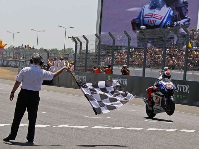 Lorenzo se afianza en el liderato de MotoGP