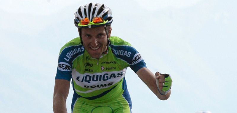Ivan Basso vence en Zocolan y Arroyo mantiene la 'maglia'
