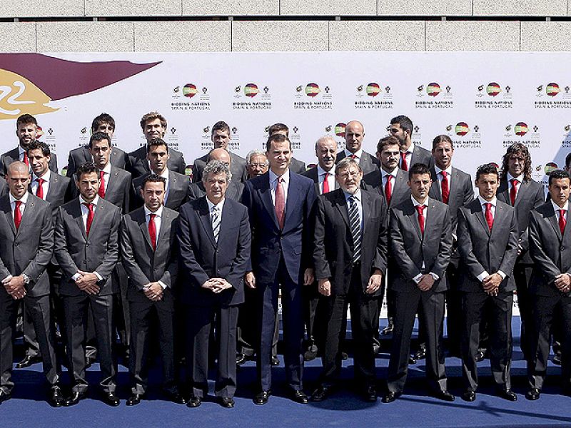 El Príncipe Felipe desea suerte a la Roja