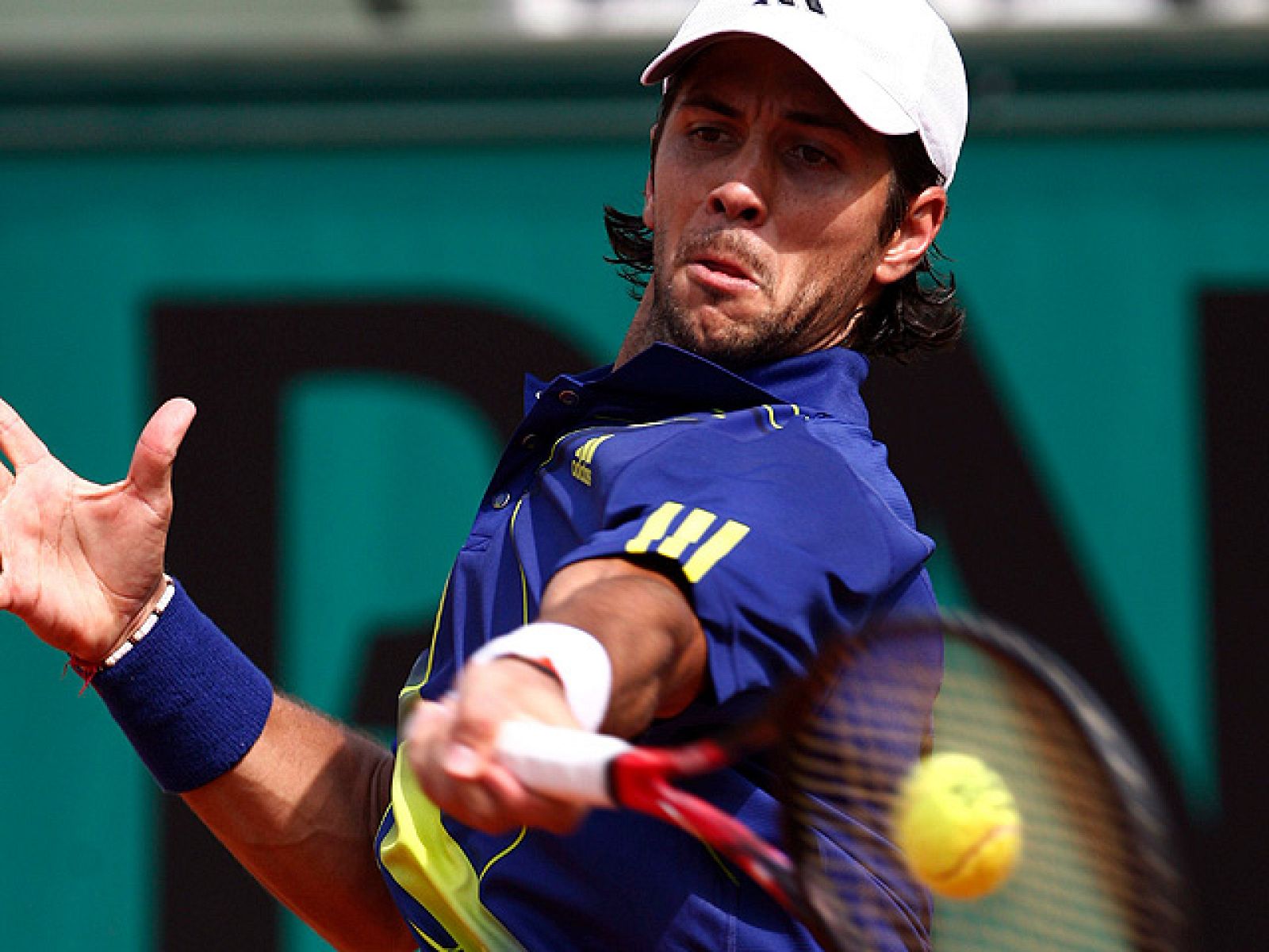 El español Fernando Verdasco ha cumplido con una cómoda victoria en su debut en Roland Garros y se ha reconciliado con el público francés.