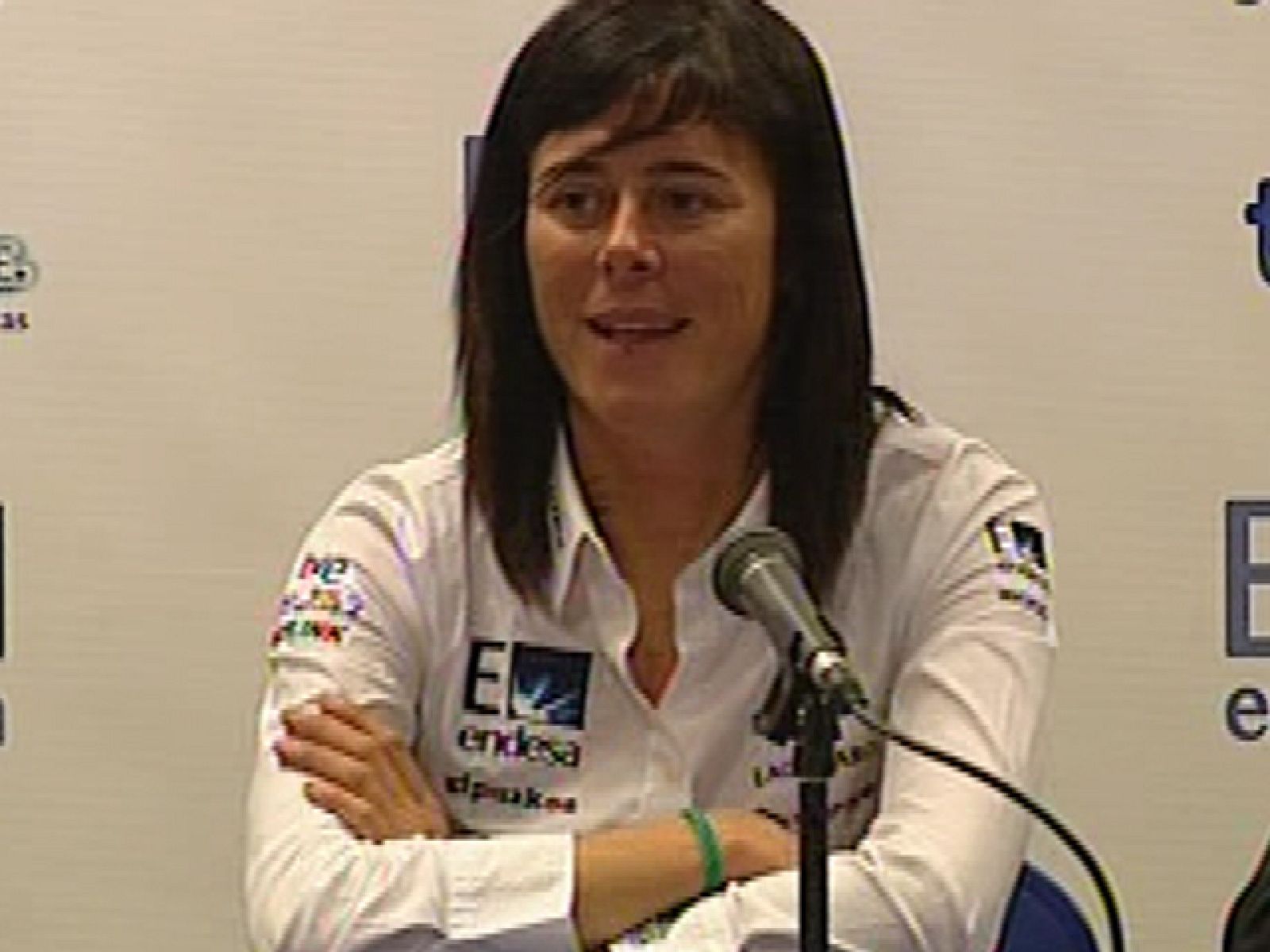 La alpinista vasca, Edurne PasabLa alpinista vasca, Edurne Pasabán, ha comparecido por primera vez ante los medios de comunicación en España después de haber coronado las catorce cumbres más altas del planeta en los últimos nueve años.