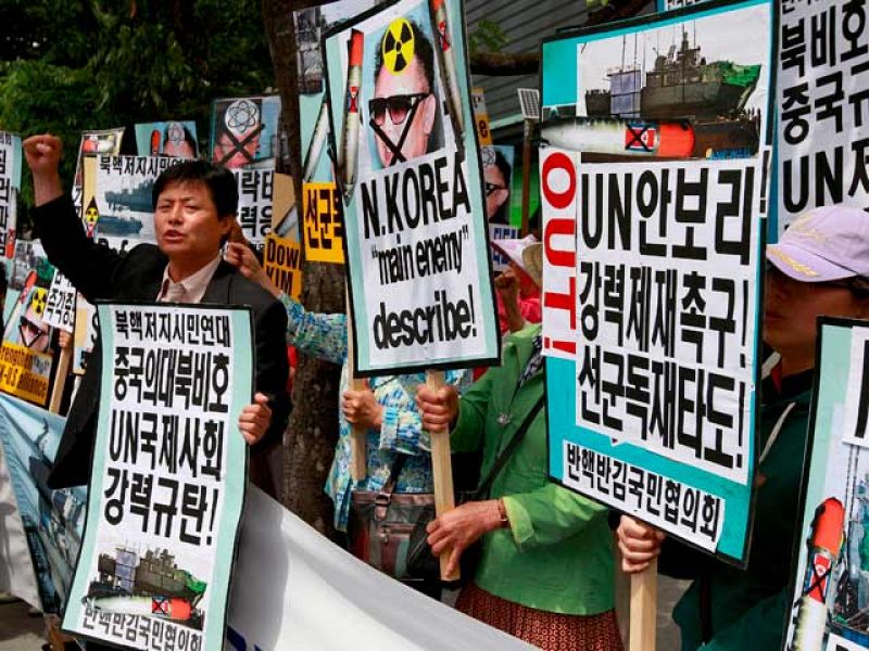 Expertos rusos revisarán el navío surcoreano mientras EE.UU. busca aislar a Pyongyang
