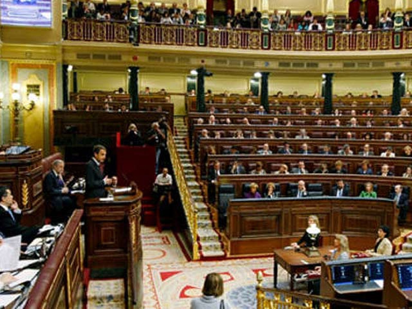 El decreto del recorte se somete a una ajustada votación | Ver