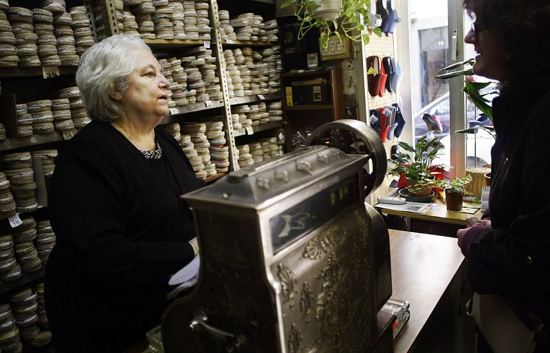 Las ventas del comercio minorista vuelven a caer un 2,3% en abril tras el respiro de marzo
