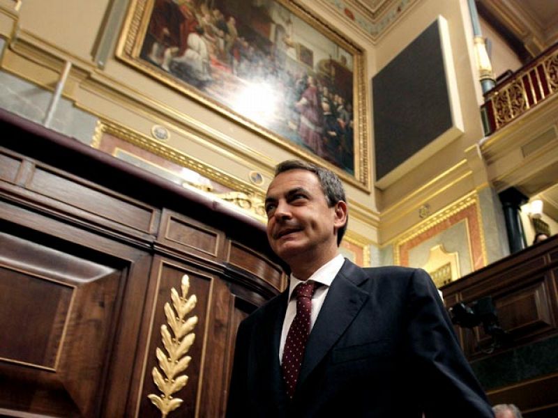 Zapatero anula su viaje a Brasil para seguir las negociaciones de la reforma laboral