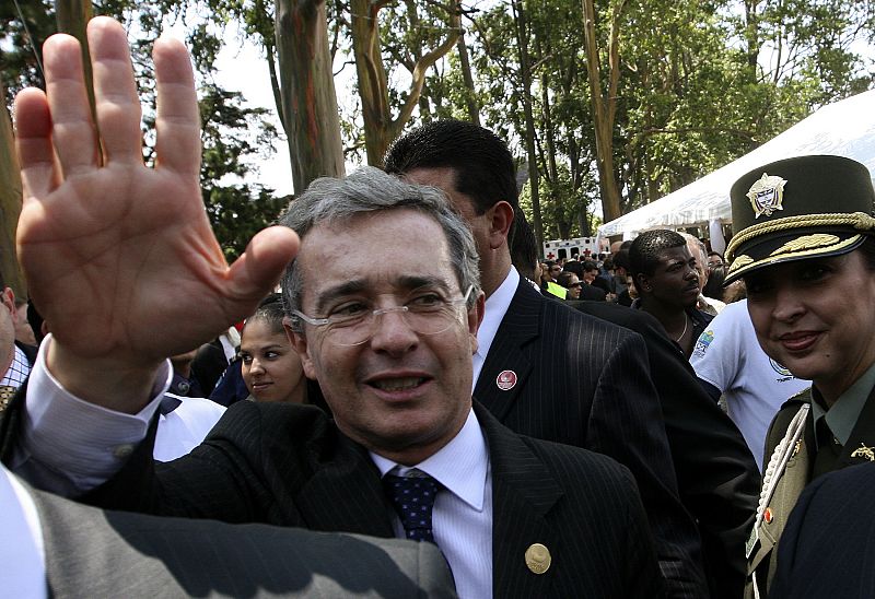 Uribe pelea por su legado entre los escándalos