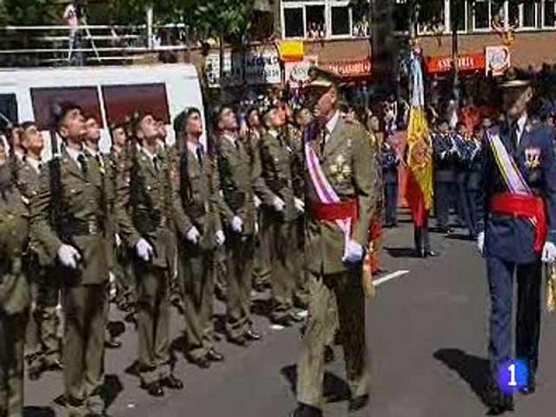 Ovación para el Rey en el desfile de las Fuerzas Armadas, su primer acto público tras la operación
