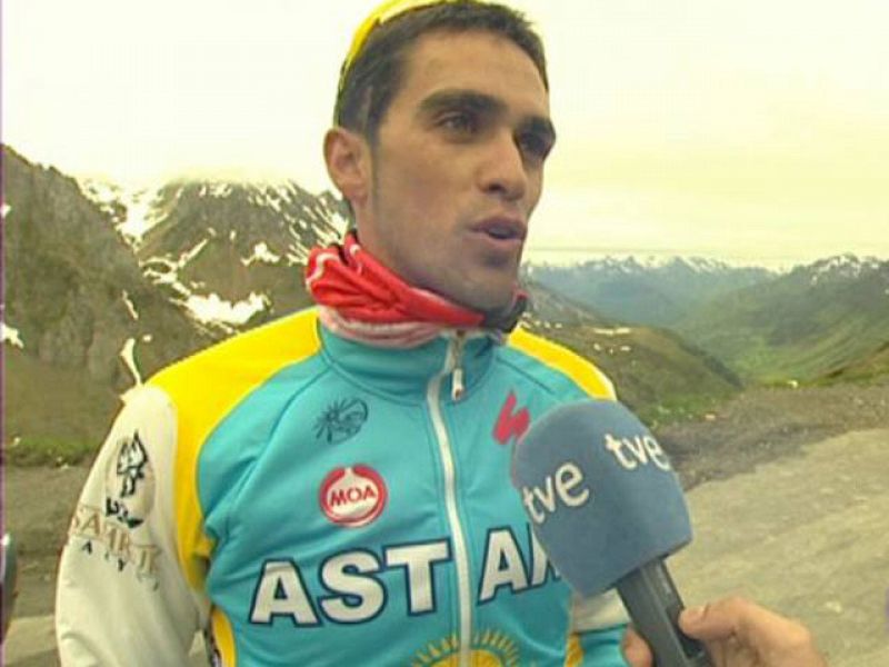 Alberto Contador y Andy Schleck se encuentran "estudiando" el Tourmalet