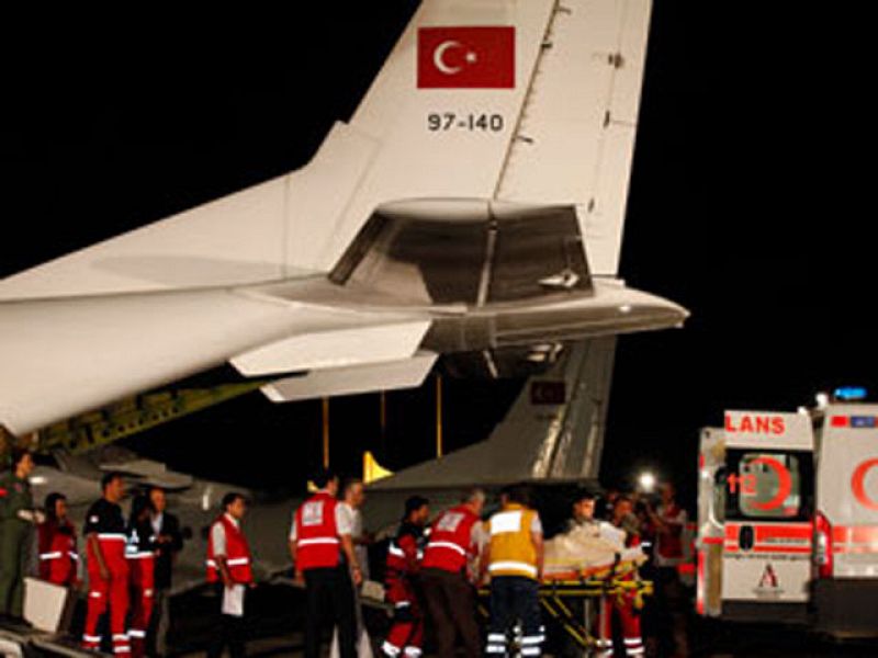 Llegan a Estambul los tres aviones civiles con los activistas retenidos en Israel