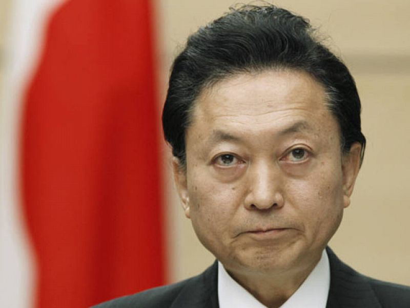 Dimite el primer ministro japonés Hatoyama tras mantener la base militar estadounidense