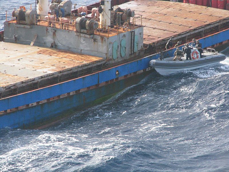 La fragata española "Victoria" evita el secuestro de un buque mercante norcoreano en el Índico