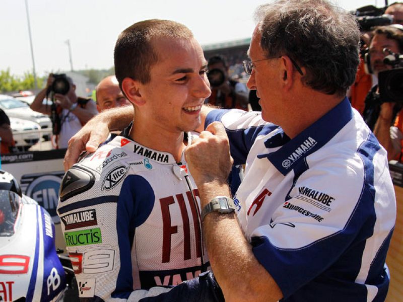 Jorge Lorenzo, a lo Valentino Rossi