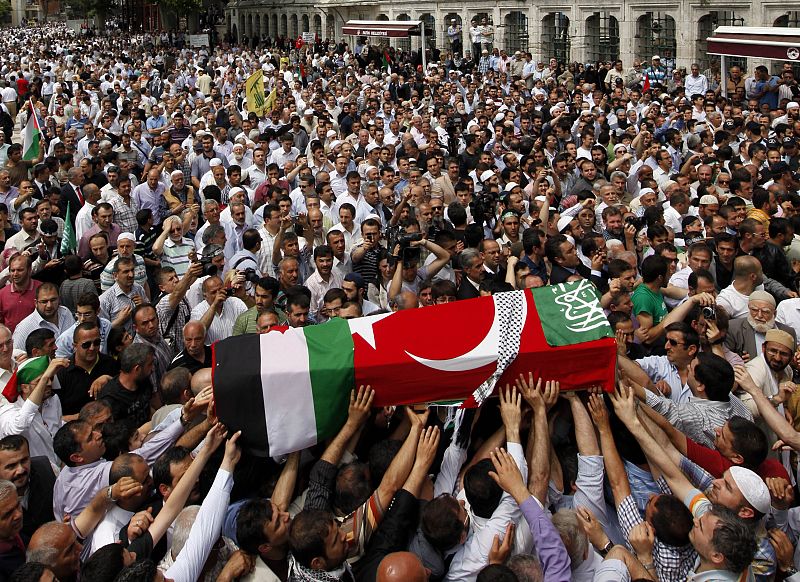 Turquía despide a las nueve víctimas del asalto israelí con un multitudinario entierro