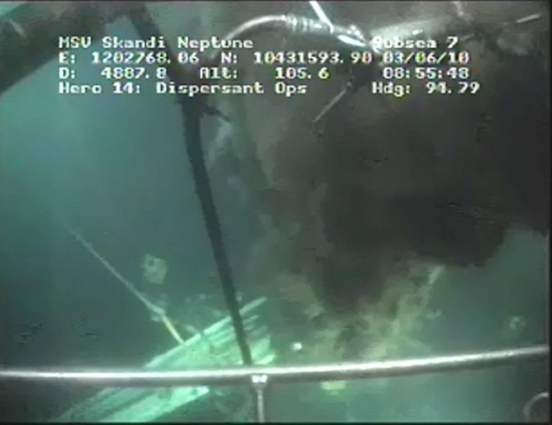 Fitch y Moody's rebajan la calificación a BP por el vertido