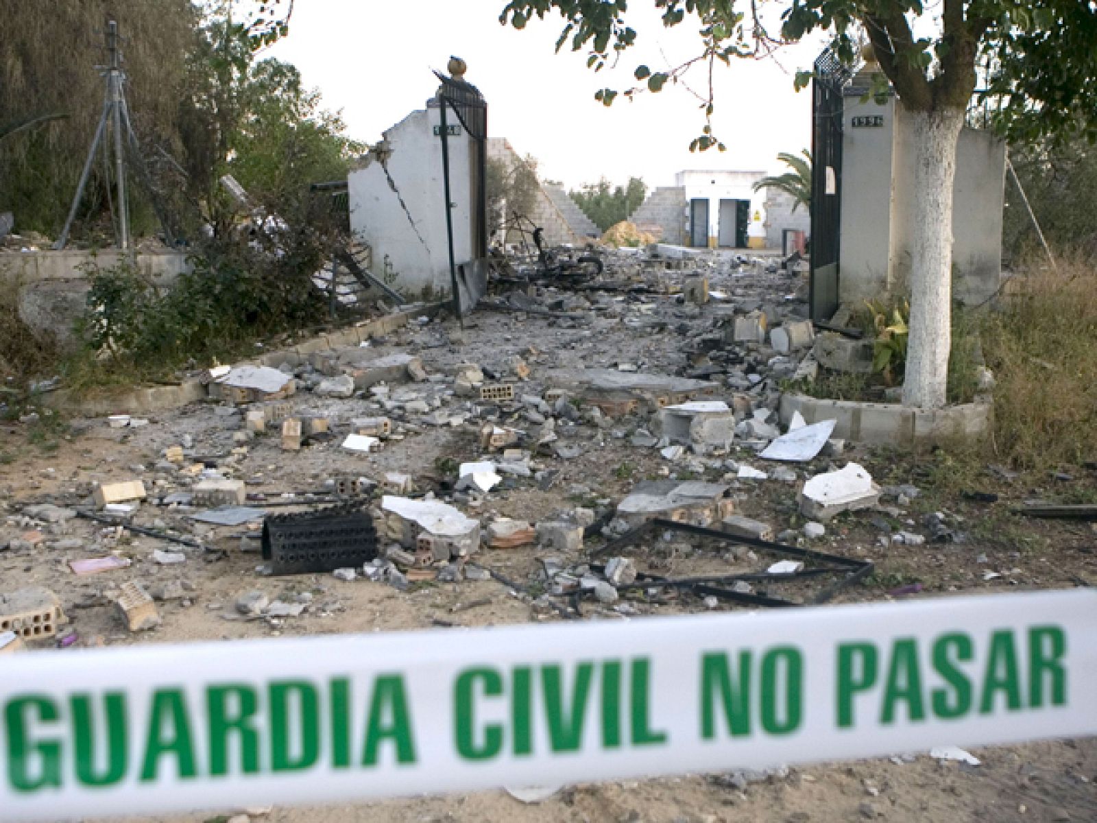 Ha muerto en Sevilla el herido en la explosión en una pirotecnia en la que ayer murieron otros cuatro trabajadores | Ver