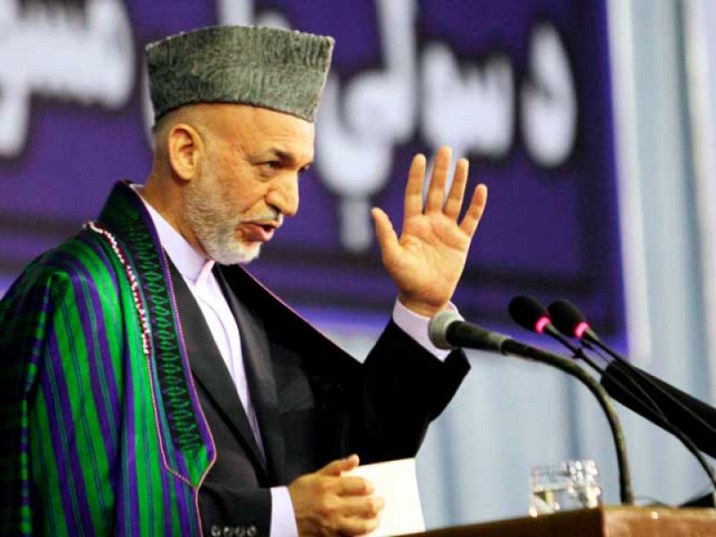 Karzai ordena revisar los casos de los prisioneros talibanes en Afganistán