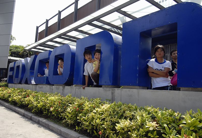 Foxconn sube un 66% el sueldo a sus empleados para tratar de frenar la ola de suicidios