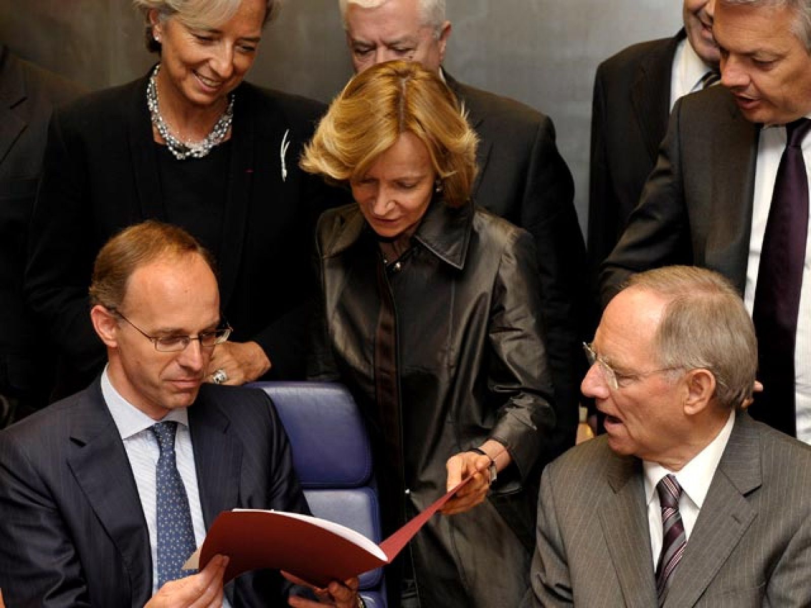 Salgado descarta nuevos recortes pese a las presiones del Eurogrupo | Ver