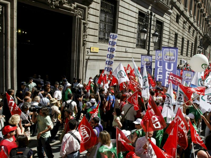 Los sindicatos cifran el seguimiento de la huelga pública en el 75% y el Gobierno lo rebaja al 12%