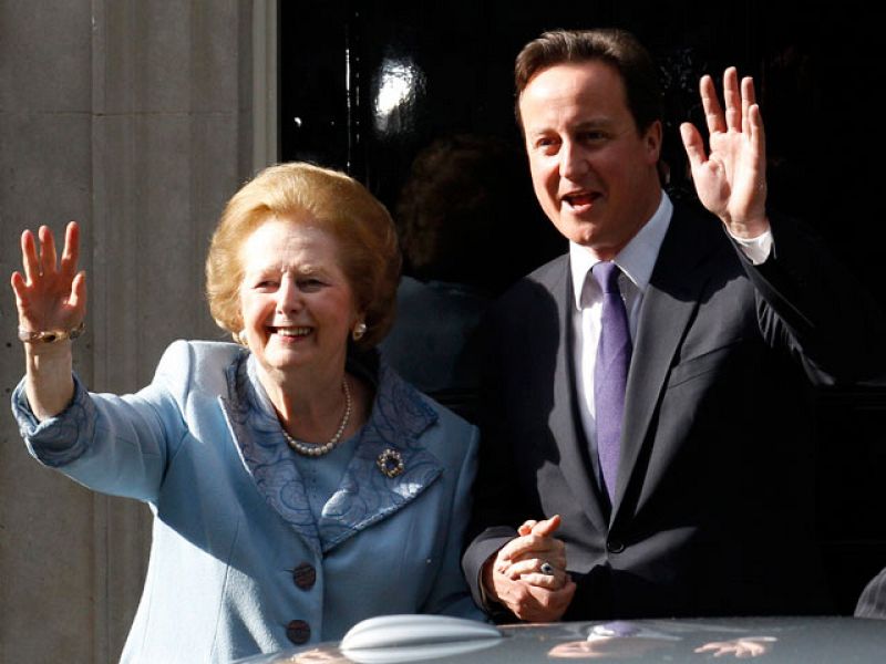 Margaret Thatcher vuelve a Downing Street para visitar a David Cameron