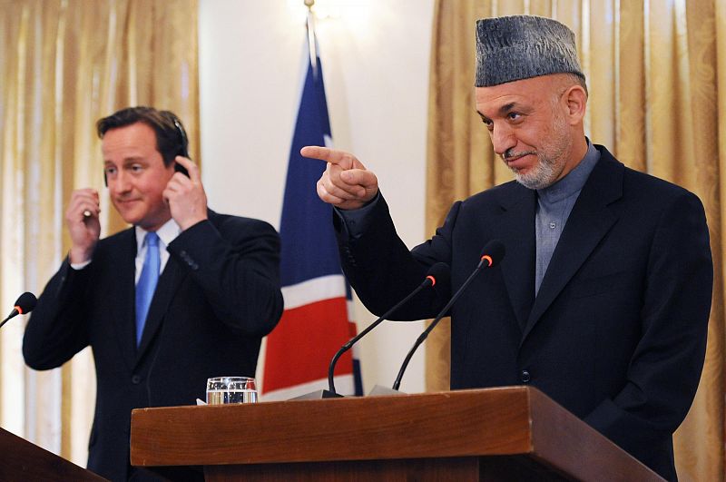 Cameron descarta ante Karzai enviar más soldados a Afganistán