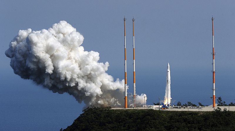 El cohete surcoreano estalla dos minutos después de su lanzamiento