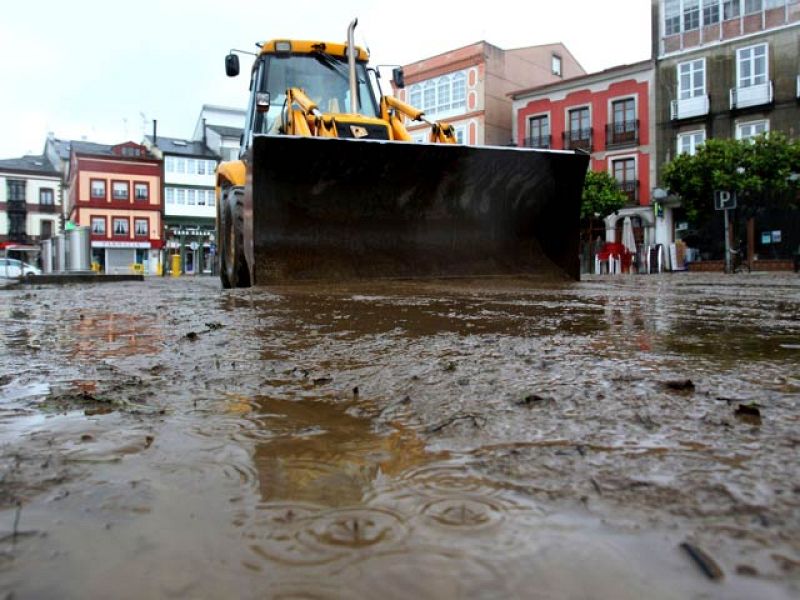 Muere una mujer de 76 años en Asturias por una riada y se busca a su marido desaparecido