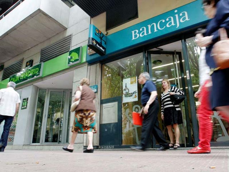 La Junta de Castilla y León pide a sus cajas que se integren y se unan después a Caja Madrid-Bancaja