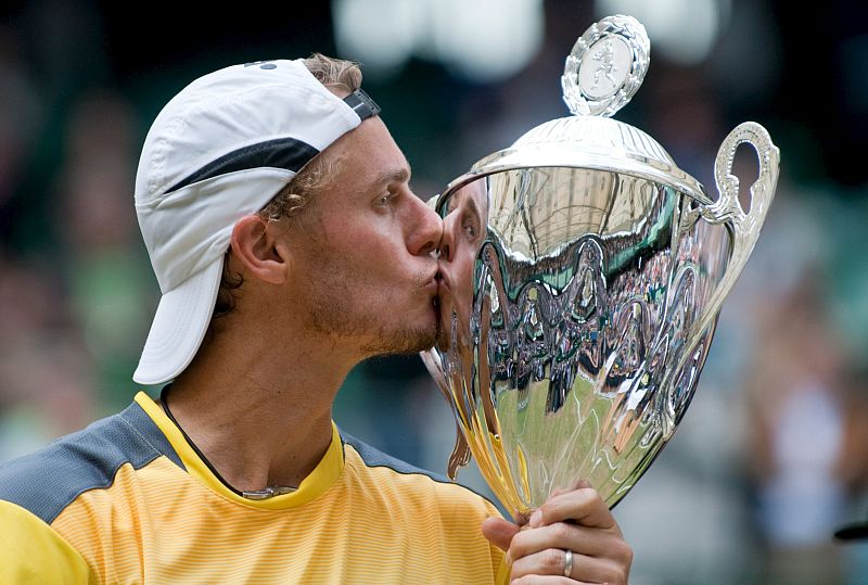 Hewitt da la sorpresa y se carga a Federer