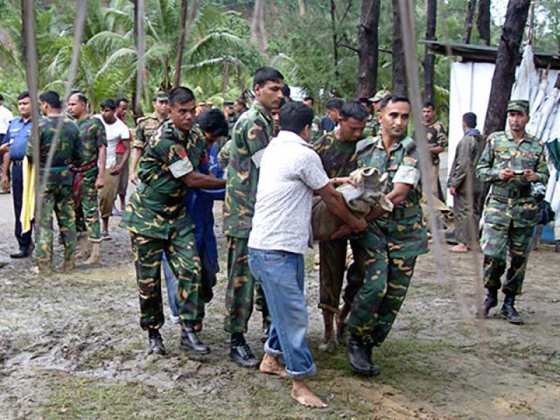 Al menos 53 muertos y decenas de desaparecidos en Bangladesh tras las inundaciones