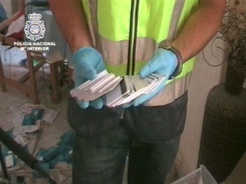 Detienen en España a 76 personas de una banda organizada mundial que clonaba tarjetas bancarias