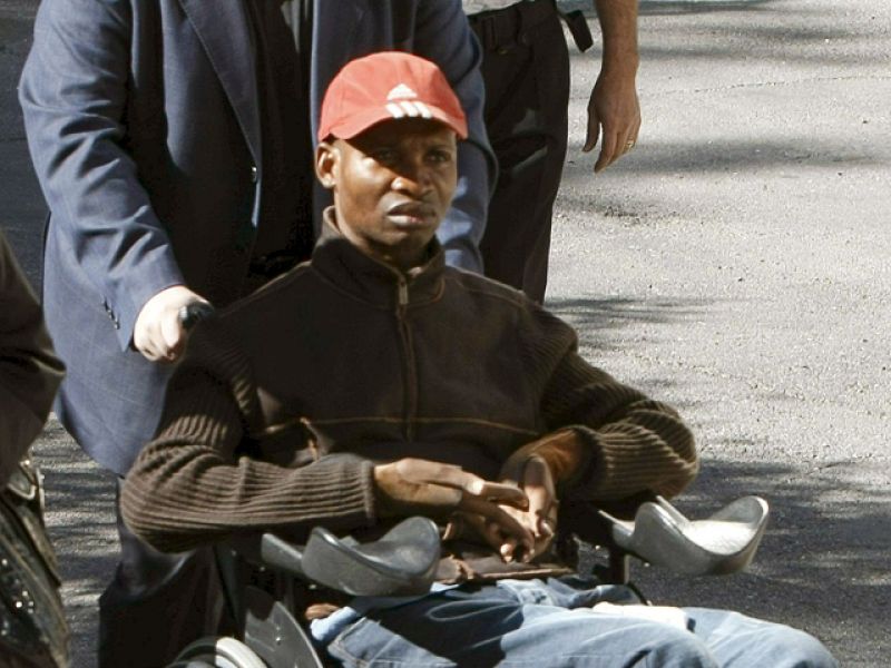 El presunto agresor del congoleño tetrapléjico niega la agresión y que sea racista