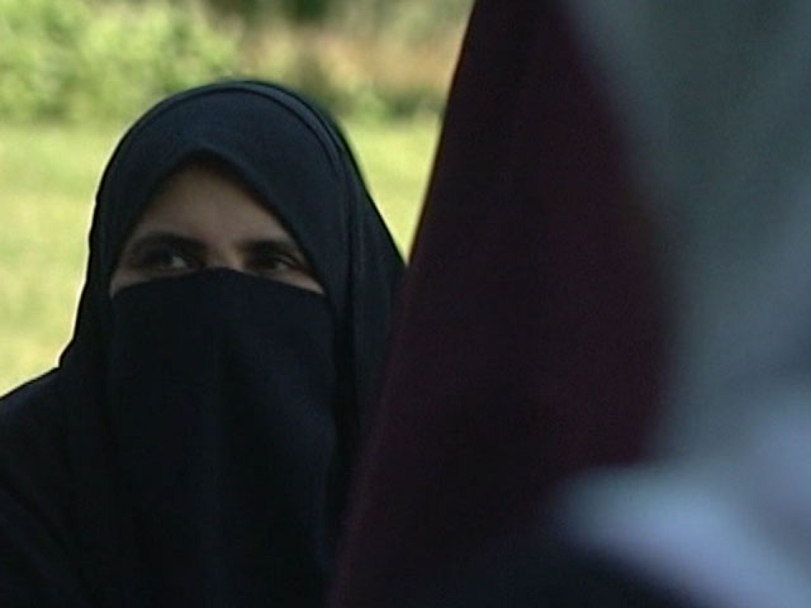 La futura Ley de Libertad Religiosa limitará el uso del burka | Ver