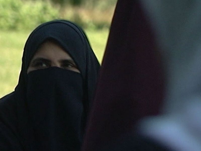 Caamaño anuncia que la ley de libertad religiosa limitará el uso del burka en lugares públicos