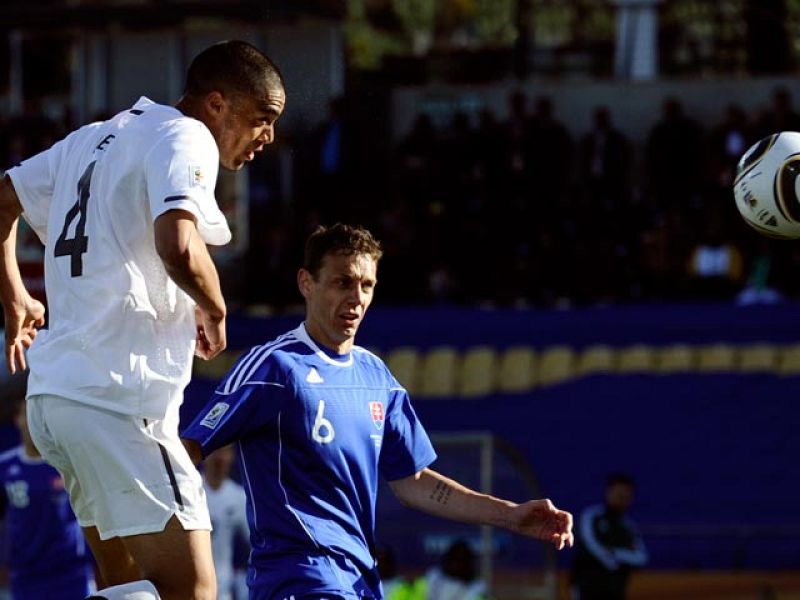 Eslovaquia perdona y concede el empate a Nueva Zelanda en el descuento