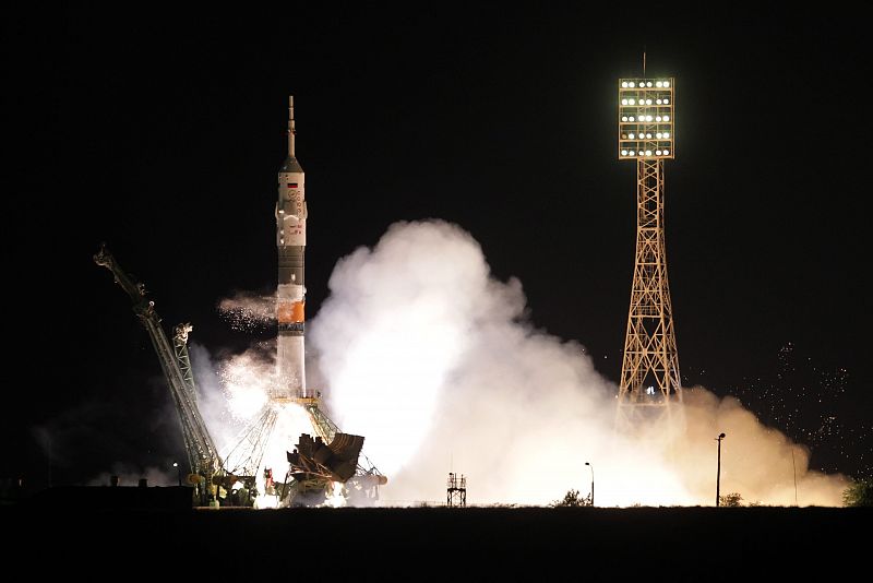 La nave espacial Soyuz viaja rumbo a la EEI con tres tripulantes