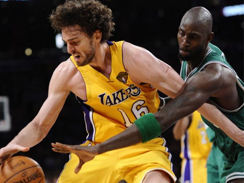 Los Lakers fuerzan el partido de desempate