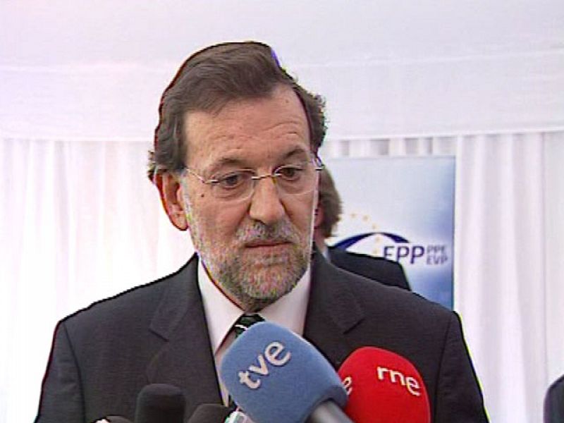 Rajoy no cree que la reforma "vaya a crear empleo" y para los sindicatos "empeora lo que era malo"