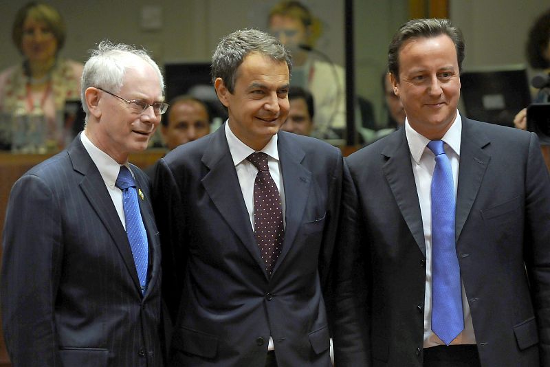 Cameron llega a Bruselas con la mano tendida, aunque poniendo líneas rojas