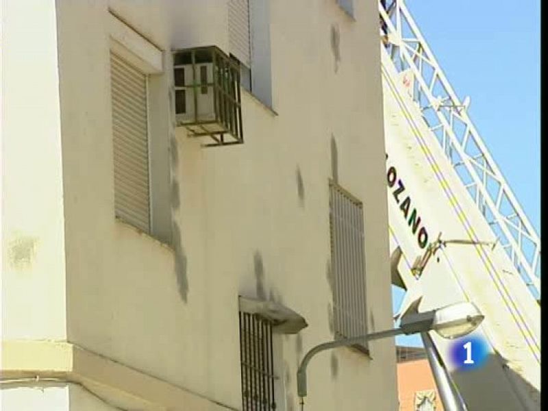 Desalojan un centenar de vecinos de siete edificios de Sevilla por riesgo de derrumbe