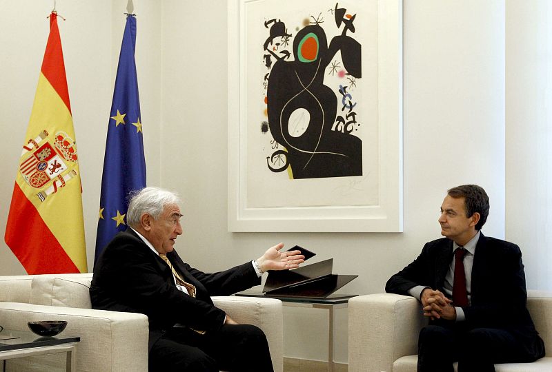 Zapatero explica al director del FMI la reforma laboral y las medidas contra el déficit de España