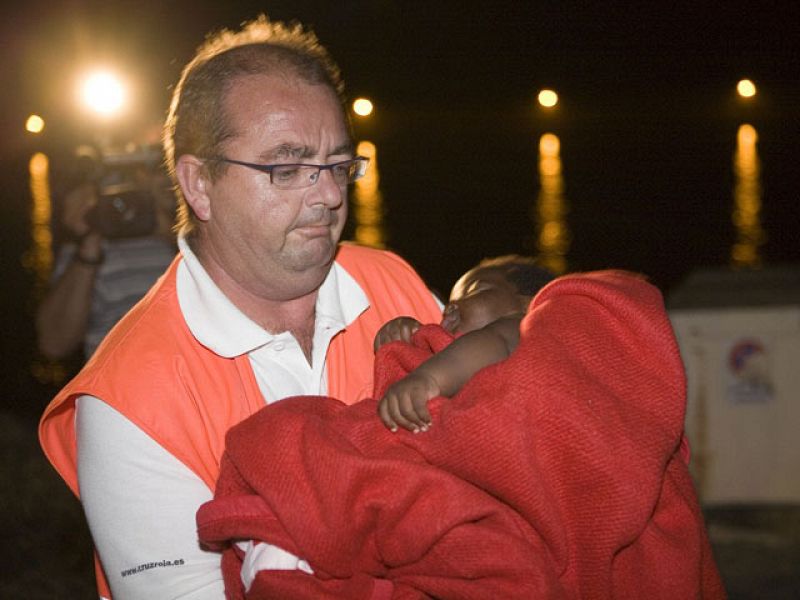Interceptada una embarcación con 42 inmigrantes frente a la costa granadina